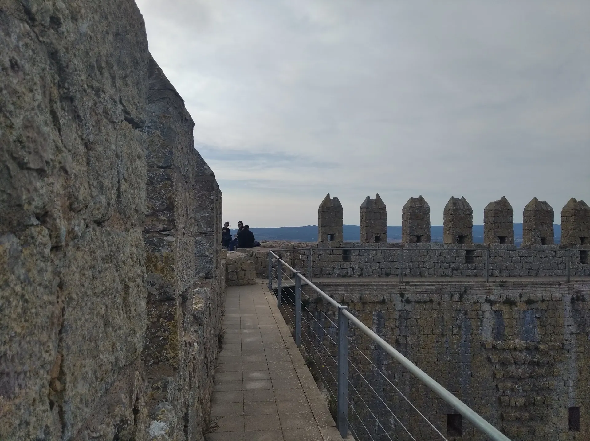 Muralla del castillo del Montgrí